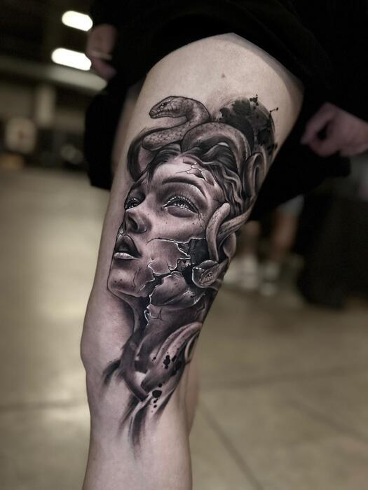 TattooExpo+/participants/UZmKx4XKvY/tattoo-expo-30809-f14b15d0cf769d5bf7f97da3508bf18b.jpg